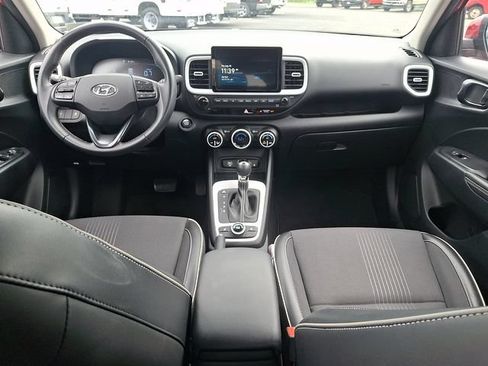 Used 2023 Hyundai Venue Limited FWD image 18