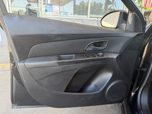 Used 2015 Chevrolet Cruze LT image 9