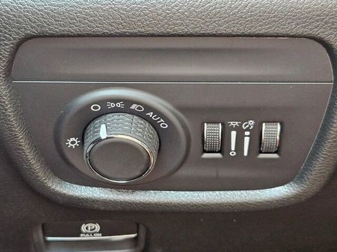 New 2025 Jeep Grand Cherokee Altitude image 11