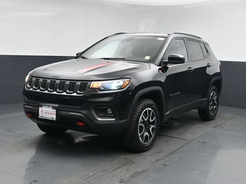 Used 2024 Jeep Compass Trailhawk AWD/4WD image 22