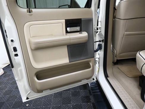 Used 2006 Lincoln Mark LT 4x4 image 19