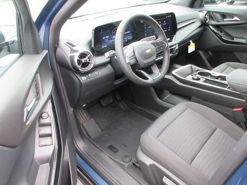 New 2026 Chevrolet Equinox LT w/ Safety and Technology Package FWD image 11