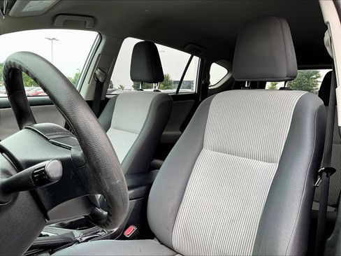 Used 2014 Toyota RAV4 LE AWD/4WD image 4