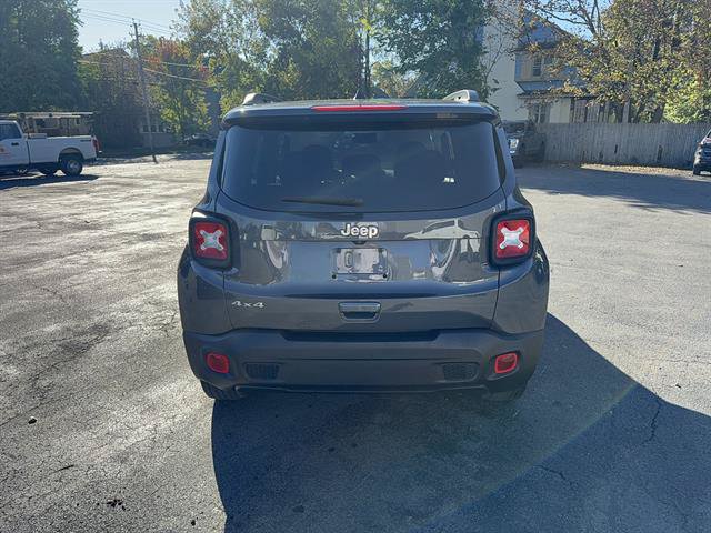 Used 2023 Jeep Renegade Latitude w/ Premium Group AWD/4WD image 4