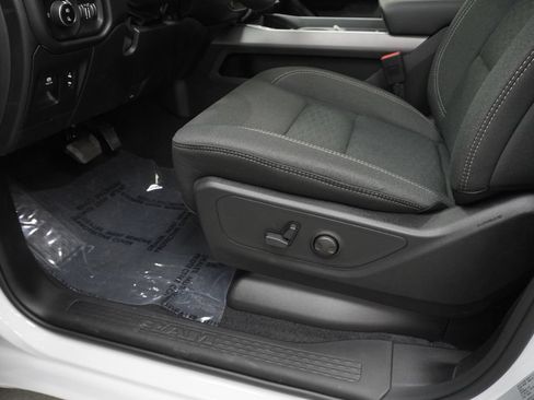 New 2026 RAM 1500 4x4 Crew Cab image 27