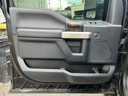 Used 2022 Ford F250 Lariat w/ Black Appearance Package AWD/4WD image 7