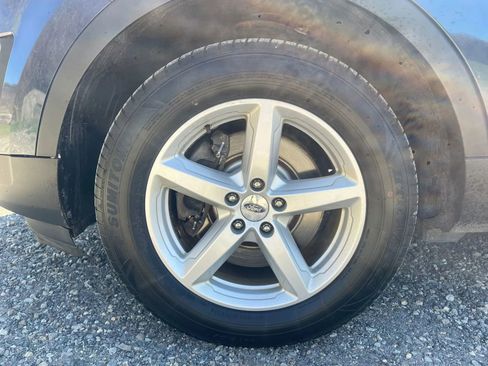 Used 2017 Ford Explorer XLT AWD/4WD image 35