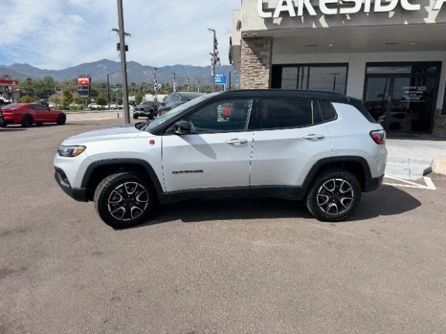 Used 2025 Jeep Compass Trailhawk AWD/4WD image 7