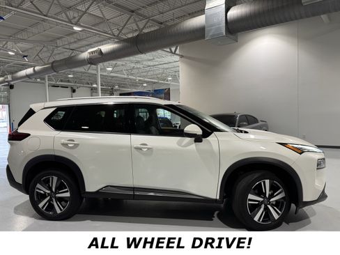 Used 2023 Nissan Rogue SL image 2