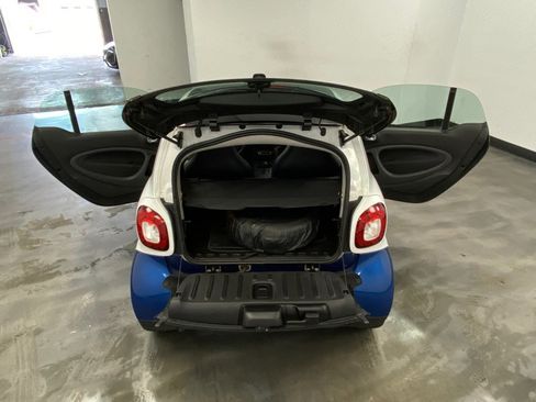 Used 2017 smart fortwo Prime RWD image 42