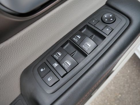 Used 2018 Chrysler Pacifica Touring-L Plus FWD image 20