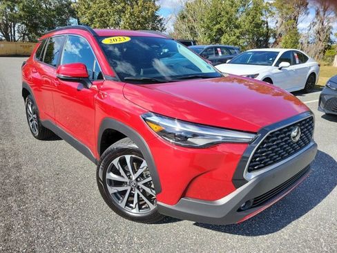 Used 2023 Toyota Corolla Cross XLE image 8