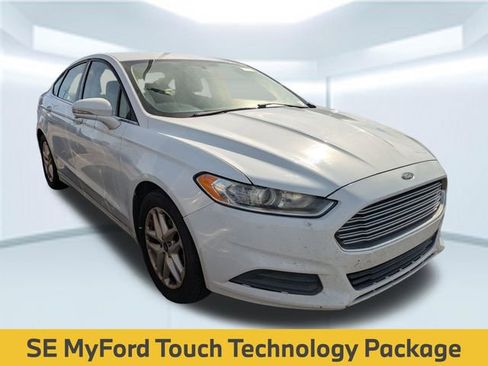 Used 2014 Ford Fusion SE image 4