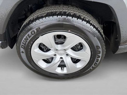 Used 2024 Toyota RAV4 LE AWD/4WD image 9