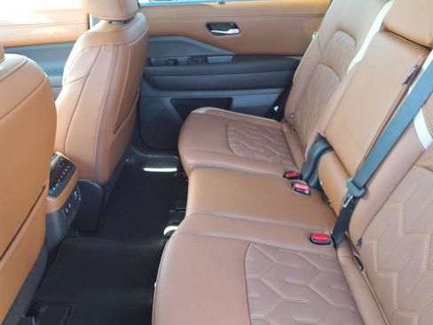 New 2026 Nissan Pathfinder Platinum image 10