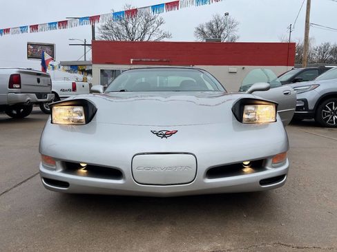 Used 2004 Chevrolet Corvette Coupe w/ Roof Package image 10