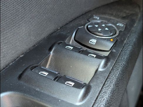 Used 2017 Ford Fusion SE w/ Equipment Group 201A FWD image 13
