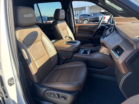 Used 2021 Chevrolet Tahoe High Country w/ Premium Package image 13