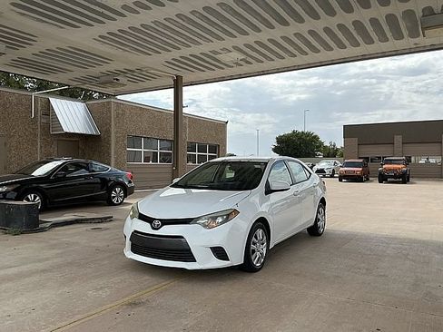 Used 2015 Toyota Corolla LE FWD image 1