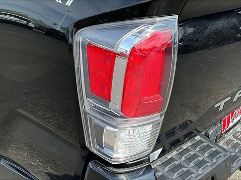 Used 2022 Toyota Tacoma TRD Sport w/ TRD Premium Sport Package image 23