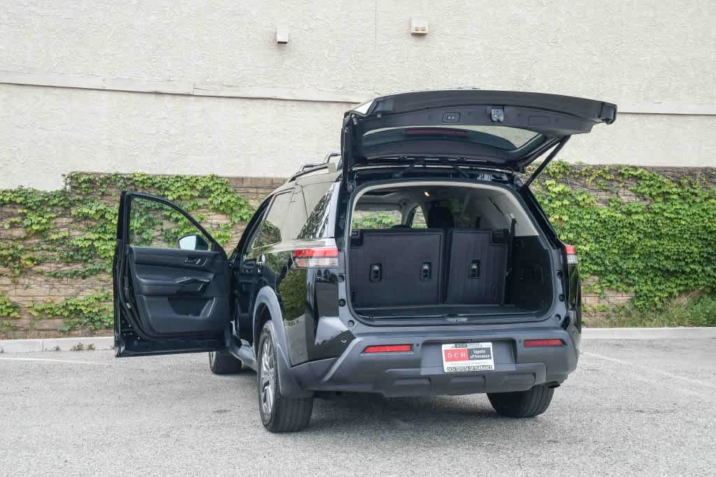 Used 2024 Nissan Pathfinder SV w/ SV Premium Package FWD image 26