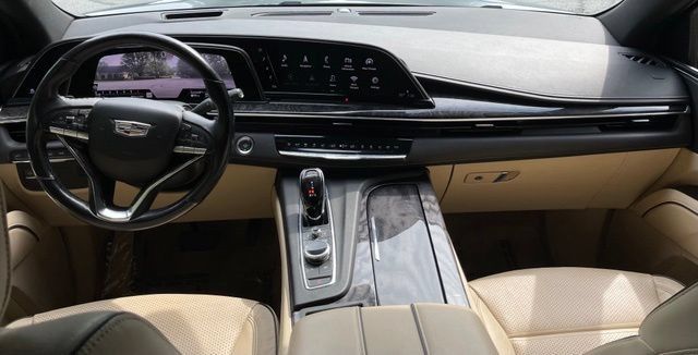 Used 2021 Cadillac Escalade ESV Premium Luxury AWD/4WD image 18