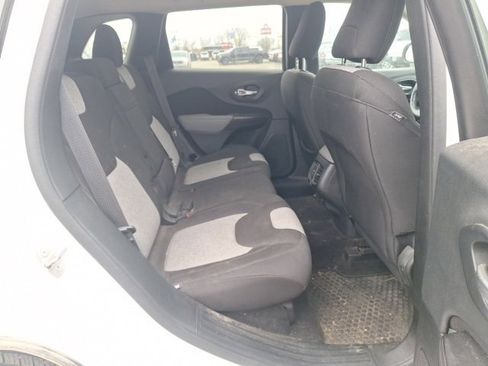 Used 2014 Jeep Cherokee Latitude w/ Comfort/Convenience Group image 11