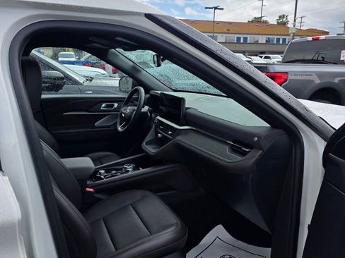 Used 2025 Ford Explorer Platinum RWD image 11
