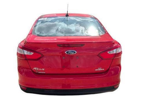 Used 2014 Ford Focus SE w/ SE Winter Package FWD image 4