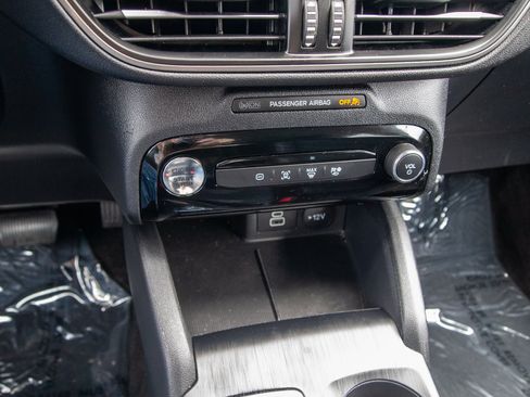Used 2025 Ford Escape SE FWD image 18