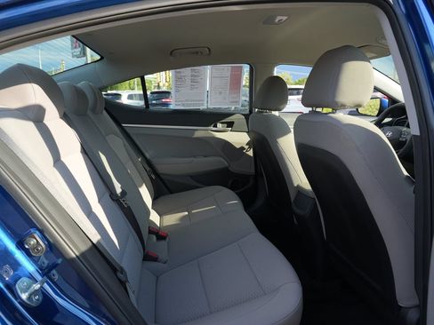 Used 2020 Hyundai Elantra SE FWD image 25