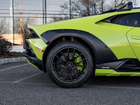 Used 2024 Lamborghini Huracan Sterrato image 18