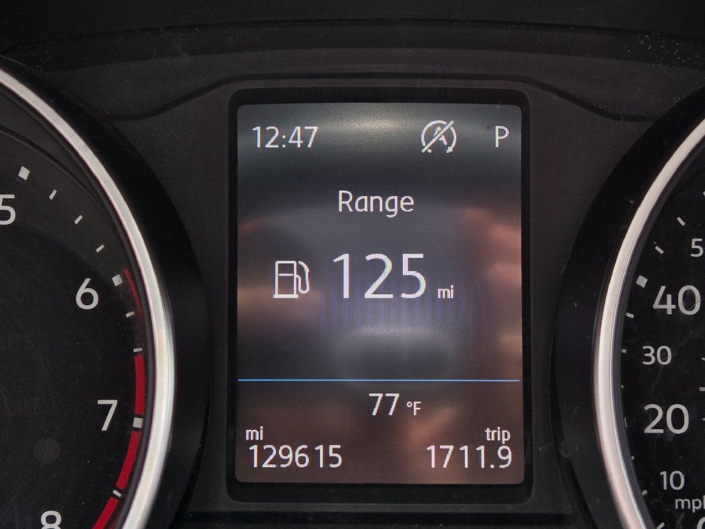 Used 2018 Volkswagen Tiguan SE FWD image 25