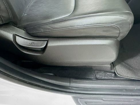 Used 2022 Kia Carnival LX image 23