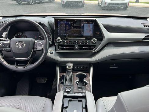 Certified 2021 Toyota Highlander Platinum image 8