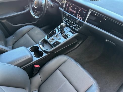 Used 2022 Porsche Macan AWD/4WD image 34