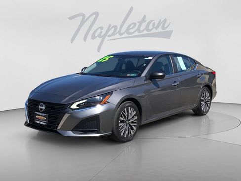 Used 2025 Nissan Altima 2.5 SV FWD image 1