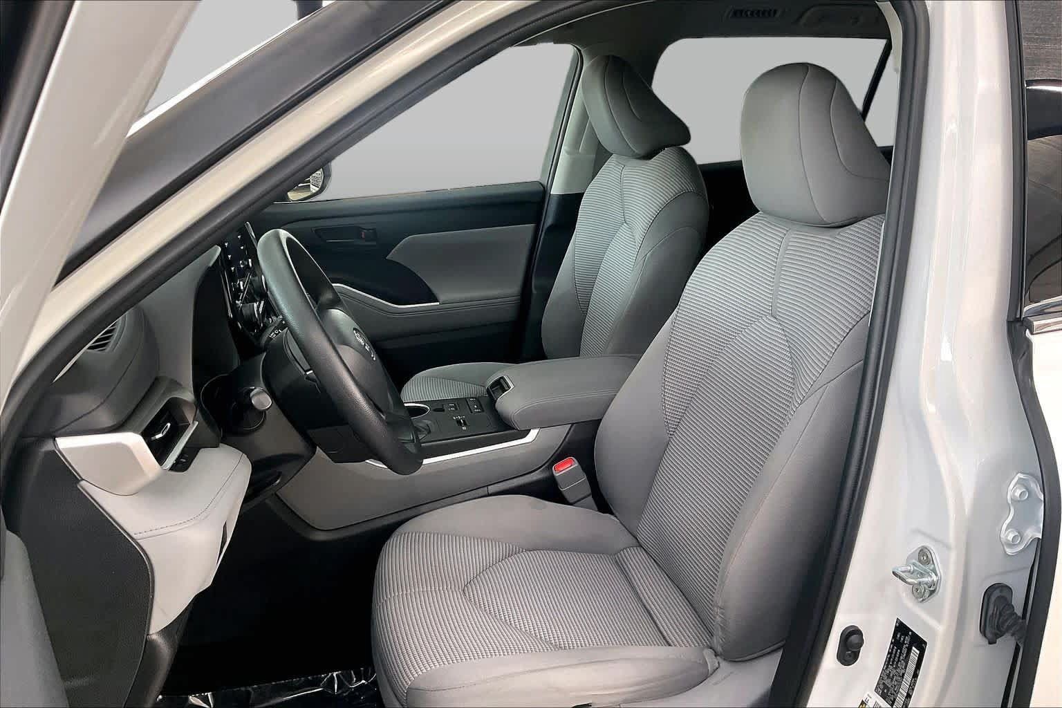 Used 2022 Toyota Highlander L FWD image 8