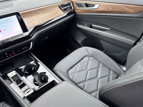 Used 2024 Volkswagen Atlas SE image 23