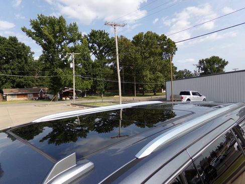 Used 2022 GMC Yukon Denali w/ Denali Premium Package AWD/4WD image 9