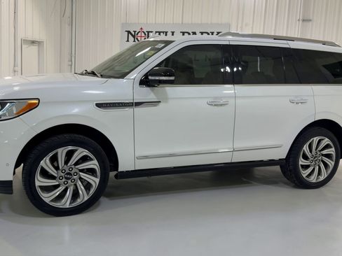 Used 2022 Lincoln Navigator Reserve RWD image 6