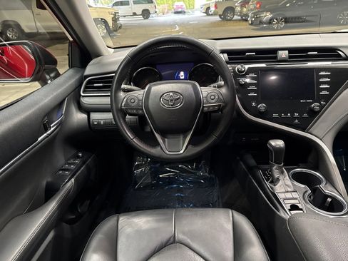 Used 2019 Toyota Camry XSE image 14