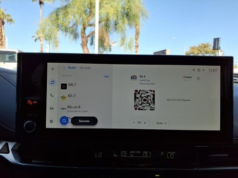 Used 2025 Toyota Sienna Platinum image 20