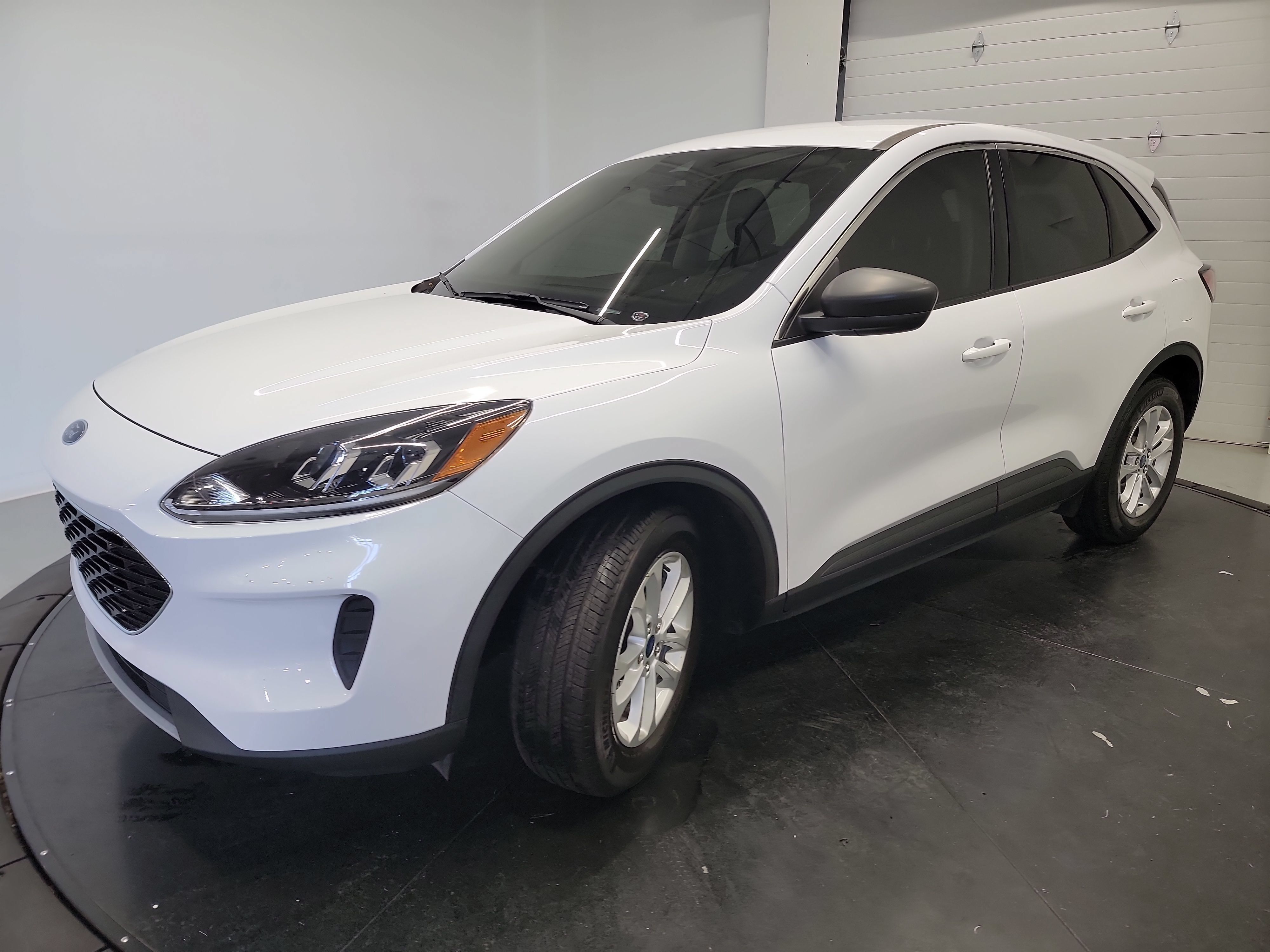 Used 2022 Ford Escape SE w/ Convenience Package FWD image 3