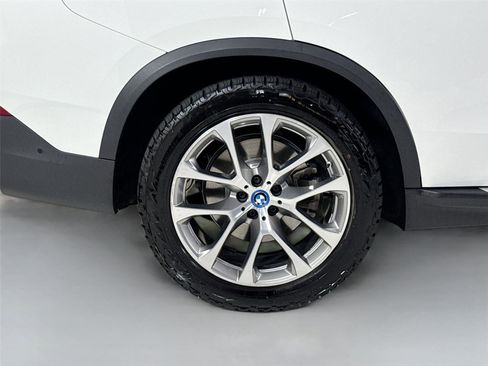 Used 2023 BMW X5 xDrive45e w/ Climate Comfort Package AWD/4WD image 39