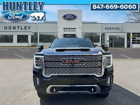 Used 2021 GMC Sierra 3500 Denali w/ Denali Black Diamond Edition image 3