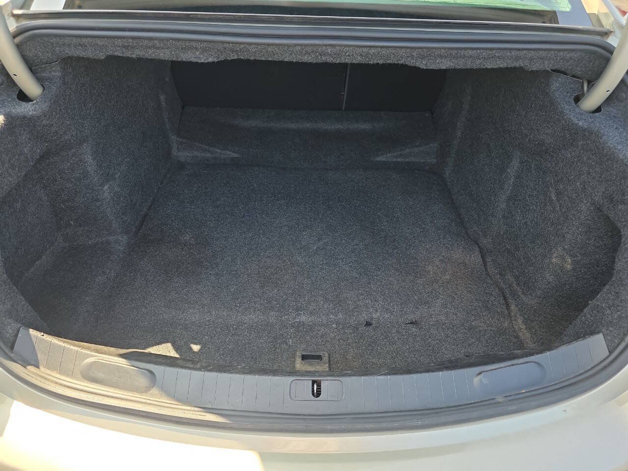 Used 2015 Chevrolet Impala LTZ FWD image 12