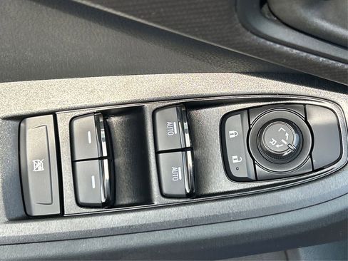 Certified 2025 Subaru Crosstrek 2.5i Sport w/ Crosstrek Mirror Package image 38