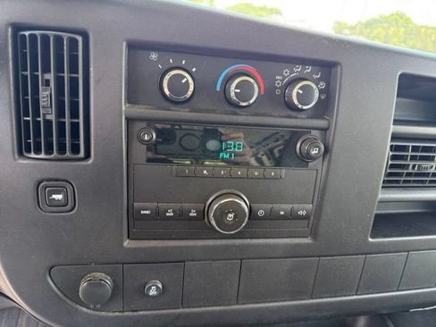 Used 2013 Chevrolet Express 2500 RWD image 12