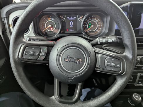 Used 2025 Jeep Wrangler Sport AWD/4WD image 15